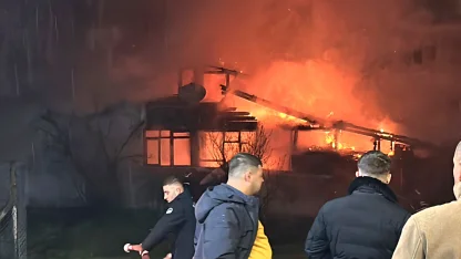 Sakarya'da ahşap ev küle döndü