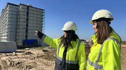 Şantiyenin kadın çalışanları, azimleriyle göz dolduruyor