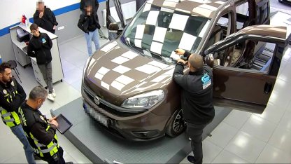 Satış sonrası ekspertize götürülen hafif ticari aracın alt kısmı ‘zulaya’ dönüştürülmüş