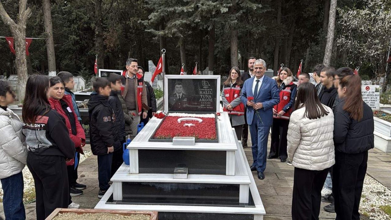 Sevgi Evlerindeki çocuklardan şehitlik ziyareti