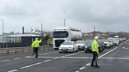 Tekirdağ-İstanbul kara yolunda araç yoğunluğu; ağır vasıtalara kısıtlama / Ek fotoğraflar
