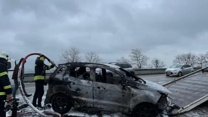 Tekirdağ'da kaza yapıp alev alan otomobil, kullanılamaz hale geldi