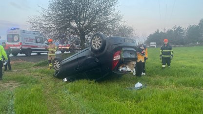 Ttakla atan otomobilin sürücüsü öldü