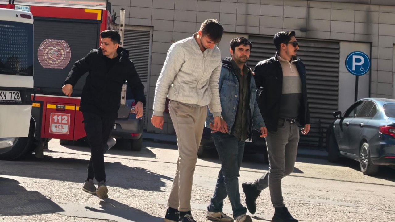 Uyuşturucu satarken suçüstü yakalanan 2 şüpheli tutuklandı