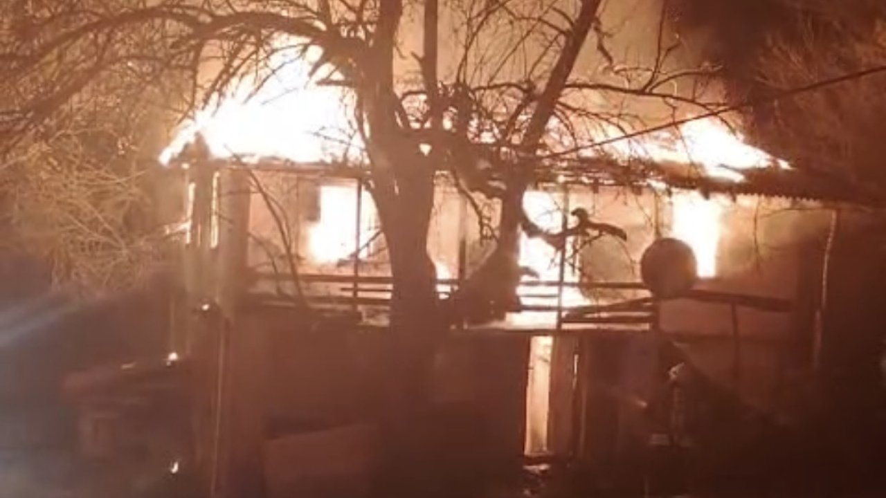 Yalnız yaşadığı evinde çıkan yangında öldü