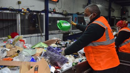 Yıldırım’ın geri dönüşüm tesisi, ayda 300 ton atığı ekonomiye kazandırıyor