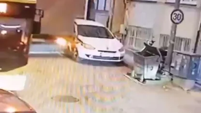 Yol vermek isterken kamyoneti ile kaza yaptı; o anlar kamerada