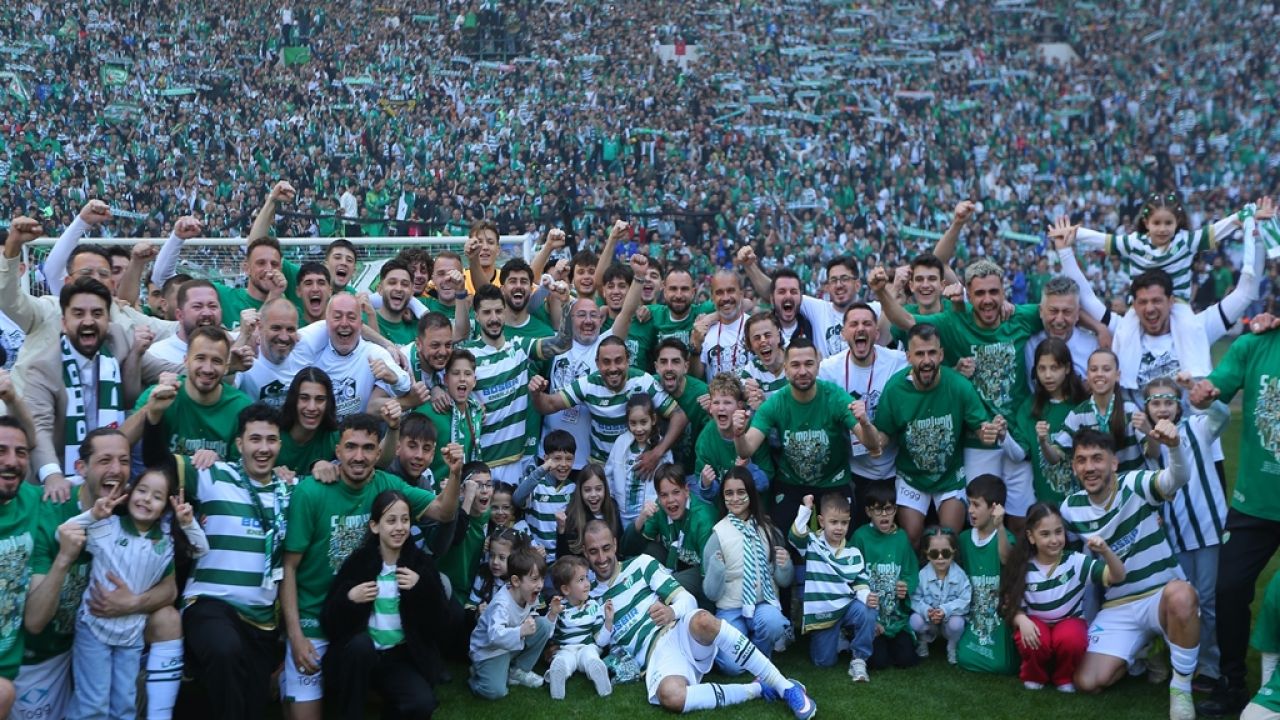 2'nci Lig şampiyonu Bursaspor, taraftar rekoruyla da Süper Lig şampiyonlarını geride bıraktı