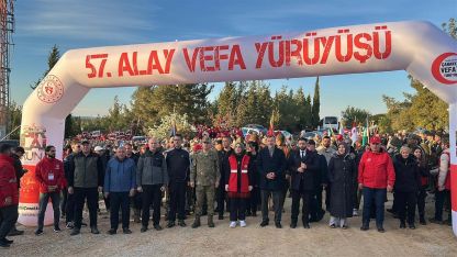 Anzak askerler Gelibolu'da 'Şafak Ayini' ile anıldı