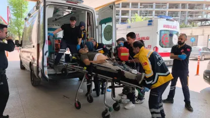 Aracını tamir için getirdiği iş yerinde motosikletli kişilerin silahlı saldırısında yaralandı