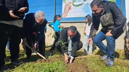 Ayvalık'ta ÇEDES Projesi kapsamında fidanlar toprakla buluşturuldu