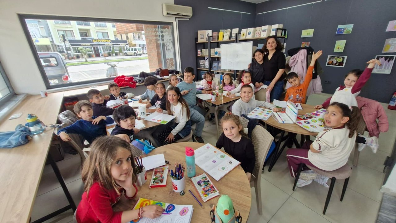 Ayvalık'ta resim atölyelerine çocuklardan ilgi