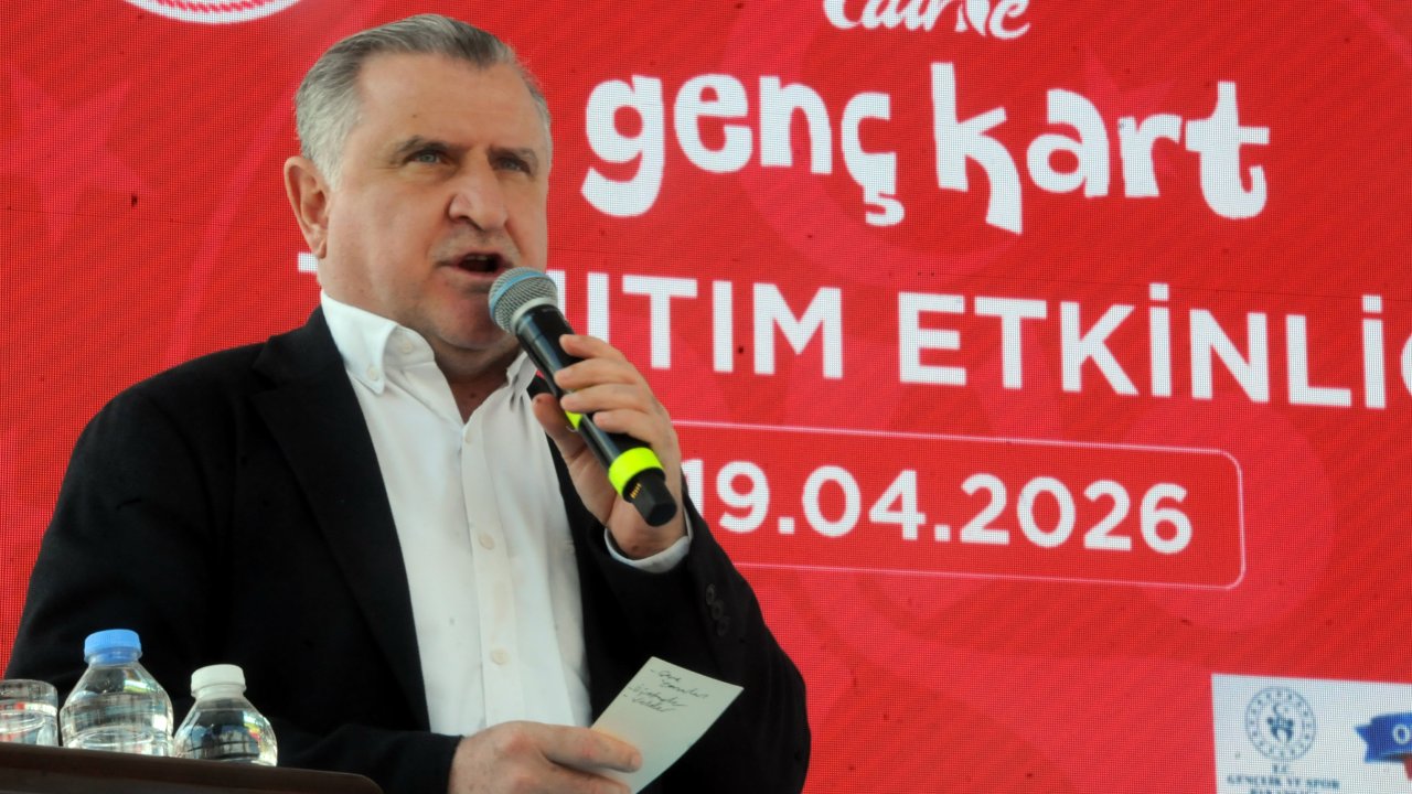 Bakan Bak: Gençlerimizi, çocuklarımızı dijital dünyadan, kötü alışkanlıklardan uzak tutmamız lazım