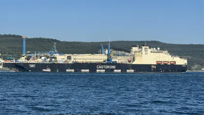 Boru döşeme gemisi, Çanakkale Boğazı'ndan geçti