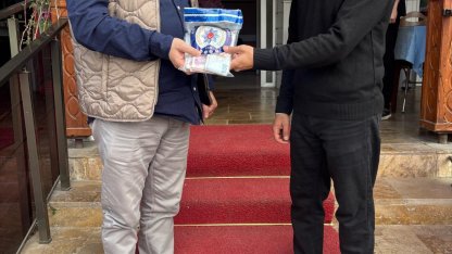 Bulduğu parayı sahibine teslim eden hükümlü garsona, takdir belgesi verildi