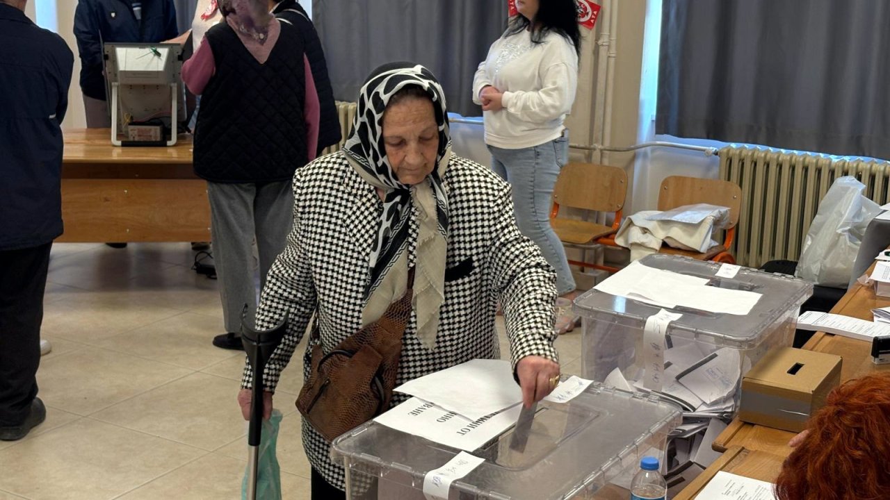 Bulgaristan’daki erken seçim için Trakya’daki çifte vatandaşlar sandık başına gitti