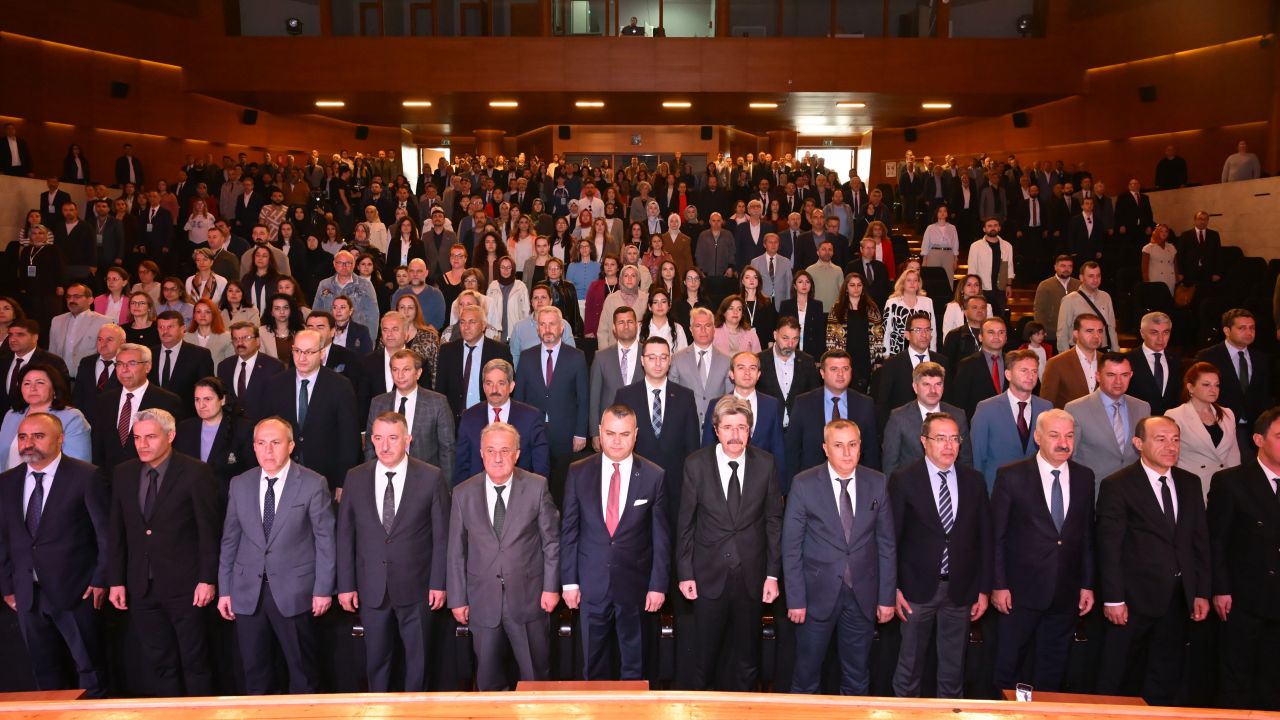 Bursa Eğitim Kongresi ‘Türkiye Yüzyılı Maarif Modeli’ temasıyla başladı