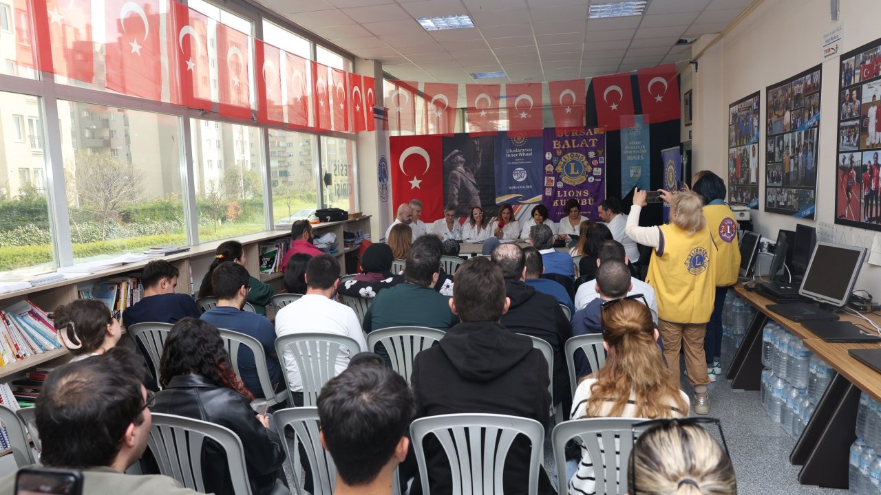 Bursa'da görme engelli sporcular için 'Canlı Radyo Tiyatrosu' sahnelendi