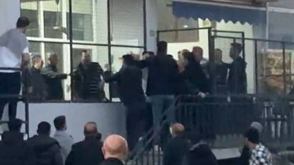 Bursa'da iki grup arasındaki tekme ve sopalı kavga kamerada