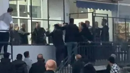 Bursa'da iki grup arasındaki tekme ve sopalı kavga kamerada