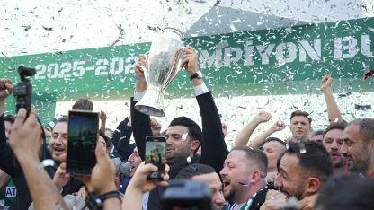 Bursaspor, şampiyonluk kupasını törenle aldı