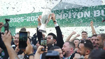 Bursaspor, şampiyonluk kupasını törenle aldı