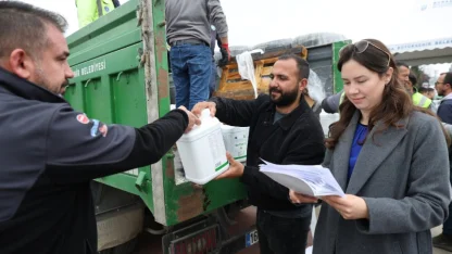 Büyükşehir'den çiftçiye sulama borusu ve sıvı gübre desteği