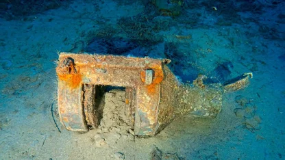 Çanakkale'de batırılan HMS Triumph zırhlısının enkazından, 110 yıl sonra denizci feneri çıkarıldı