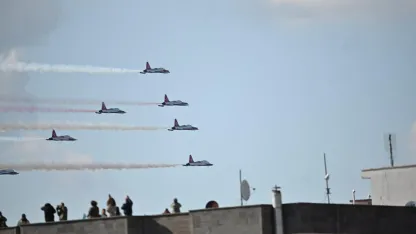 Çanakkale'de Türk Yıldızları'ndan gösteri uçuşu