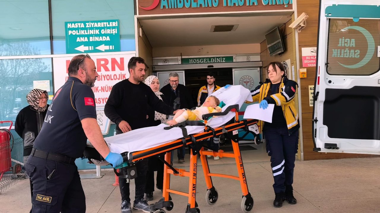 Çaydanlıktaki kaynar su 9 aylık bebeğin üzerine döküldü