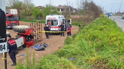 Devrilen traktörün sürücüsü öldü