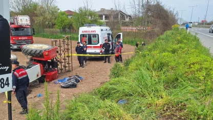 Devrilen traktörün sürücüsü öldü