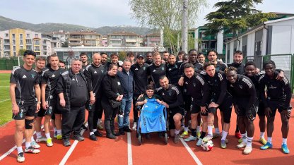 DMD hastası Eray, antrenmanda Kocaelisporlu futbolcularla buluştu