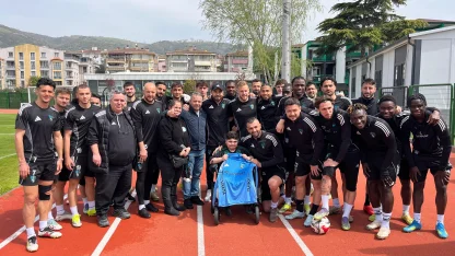 DMD hastası Eray, antrenmanda Kocaelisporlu futbolcularla buluştu