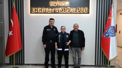 Down sendromlu Uğur'a polis yeleği giydirilip pastalı doğum günü sürprizi yapıldı