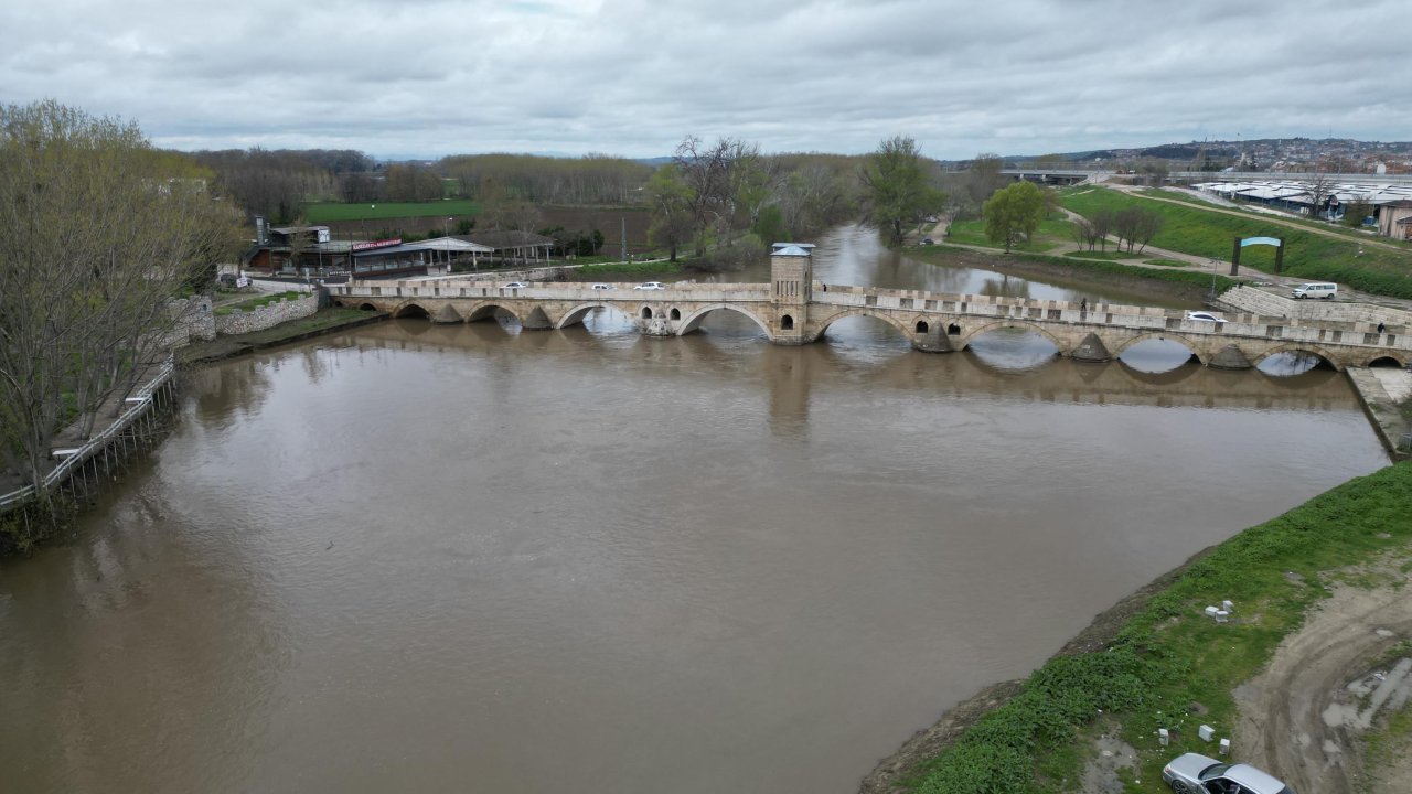 Edirne'de debisi artan Tunca Nehri'nde 'turuncu' alarm verildi / Ek fotoğraflar