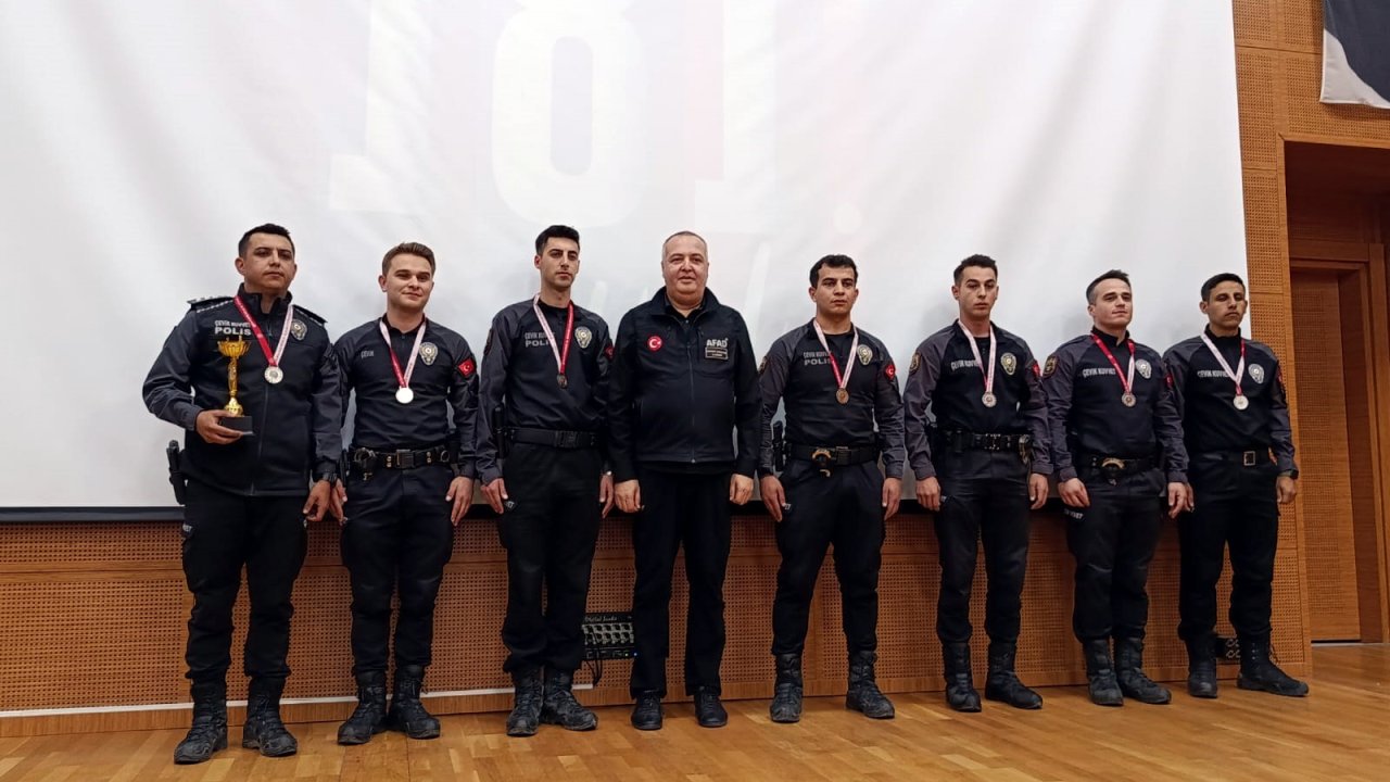 Edirne’de polis teşkilatının 181’inci yıldönümü kapsamında, yarışmalarda dereceye giren polis ve öğrenciler ödüllendirildi