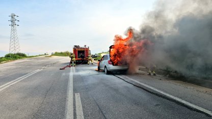 Edirne’de yanan otomobil, kullanılamaz hale geldi