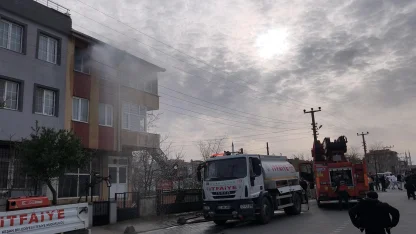 Evi ateşe verdi, babasına telefon açıp söndürmesini istedi