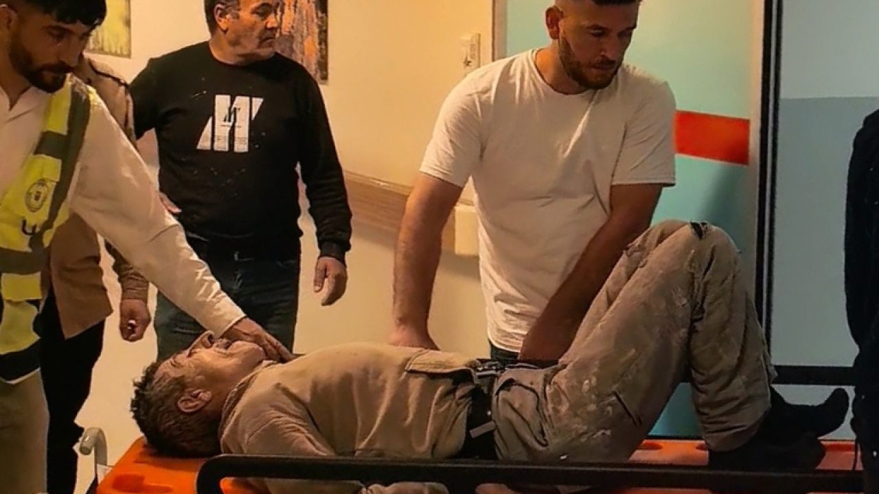 Fabrika inşaatının duvarından düşen inşaat işçisi ağır yaralandı