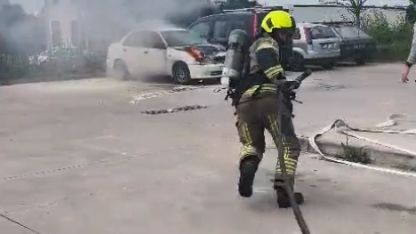 Hastane otoparkındaki otomobil yandı