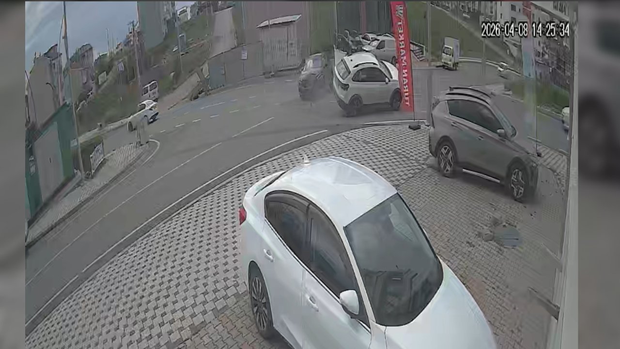 İki cipin çarpıştığı kaza kamerada: 7 yaralı