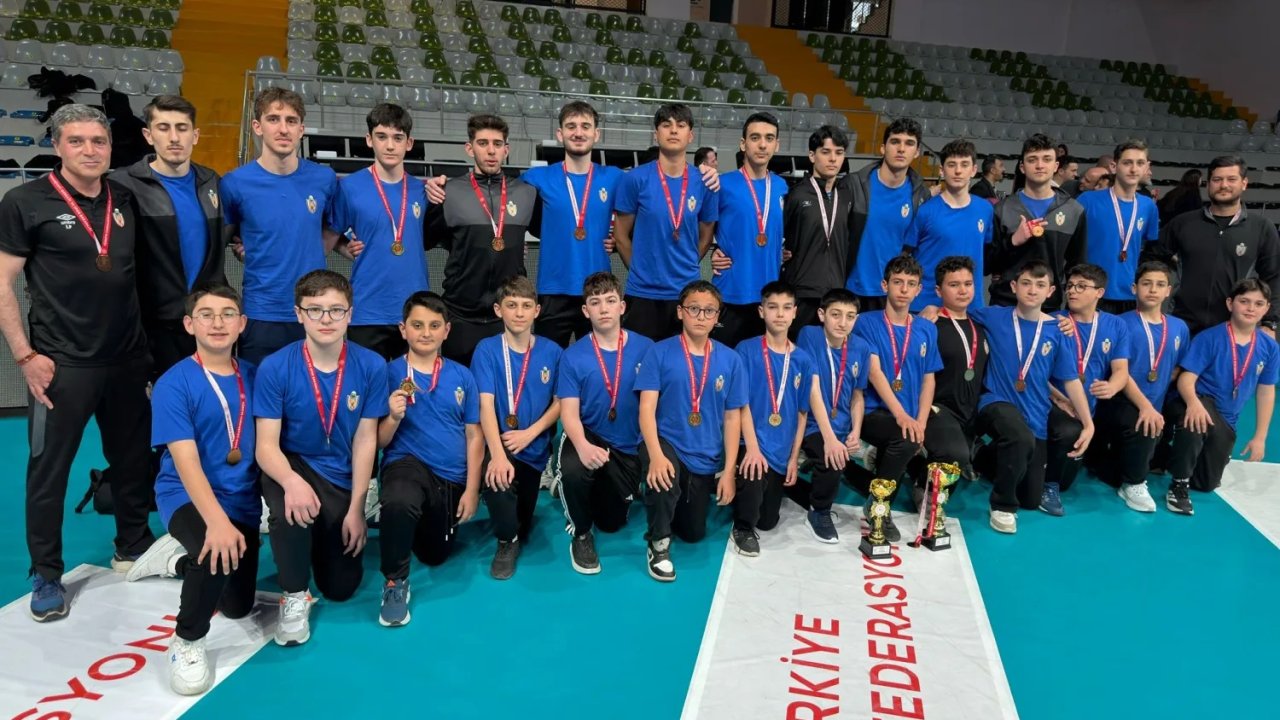İnegöl Belediyespor’dan voleybolda çifte başarı