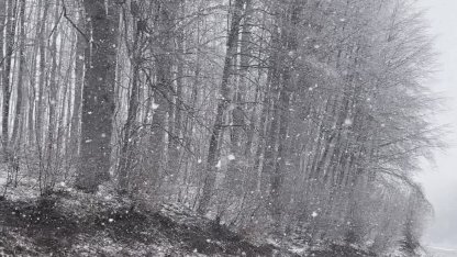 İnegöl-Domaniç karayoluna nisan ayında kar yağdı