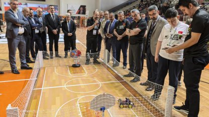 İnegöl'de öğrenciler robotlarıyla yarıştı