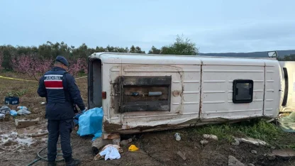 İşçileri taşıyan minibüs takla attı: 1 ölü, 12 yaralı
