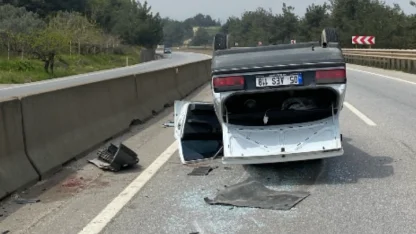 Kestel’de bariyerlere çarpan otomobil takla attı; 2 yaralı