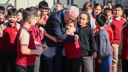 Kırklareli Valisi Turan, okulları ziyaret etti