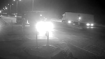 Kırmızı ışıkta bekleyen TIR'a çarpan minibüsün sürücüsü öldü