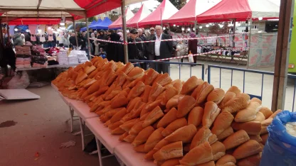 Kocaeli'de festivalde 5 ton hamsi dağıtıldı